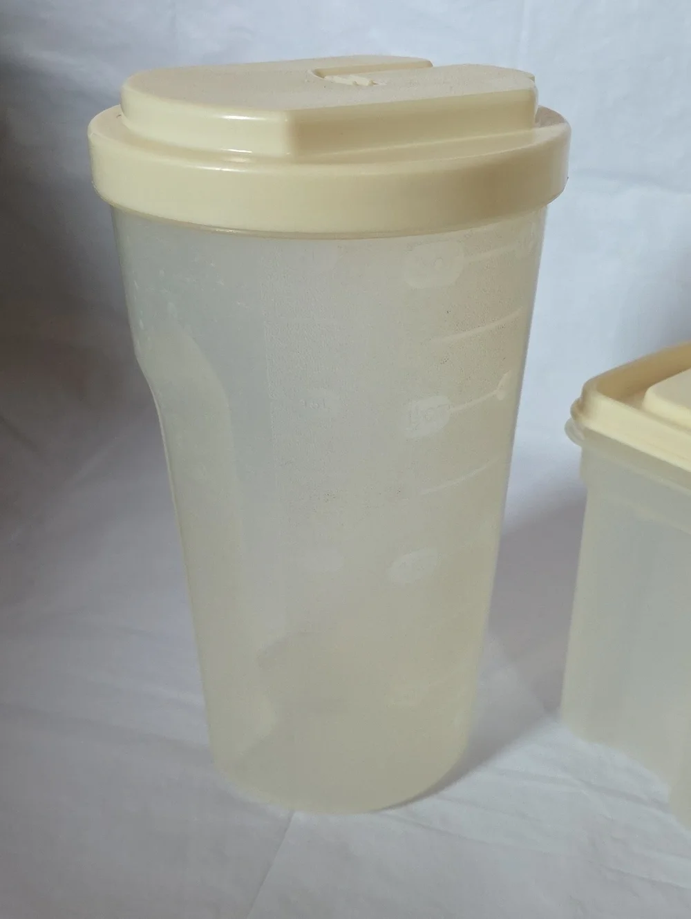 Rubbermaid VTG Servin' Saver Storage Containers 13c/4c/2qt Flip Top Lids
